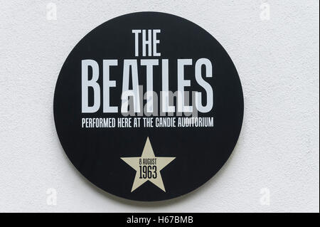 Cette plaque commémore l'exécution de Beatles à l'Auditorium de Candie, St Peter Port, Guernesey le 8 août 1963. Banque D'Images