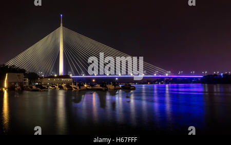 Pont d'Ada à Belgrade, Serbie la nuit Banque D'Images