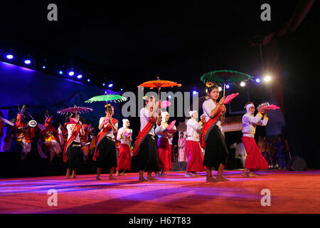 Sangrai Mog Danse, Tripura, Inde Banque D'Images