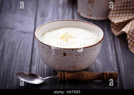 Semoule sucrée du porridge. Selective focus Banque D'Images