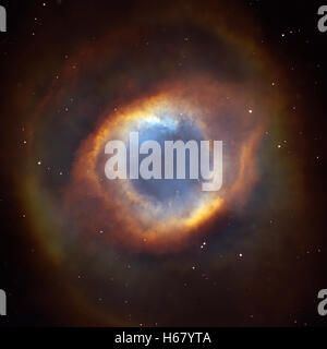 La Nébuleuse Hélix ou NGC 7293. C'est l'une des nébuleuses planétaires les plus proches de la Terre, à seulement 650 années-lumière. Banque D'Images