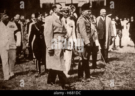 Adolf Hitler arrive à l'aéroport Lido Mussolini droit Banque D'Images