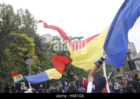 Bucarest, Roumanie - 19 octobre 2016 : Des centaines de personnes affirment dans la 'Lutte pour la Bessarabie mars', un projet national pr Banque D'Images