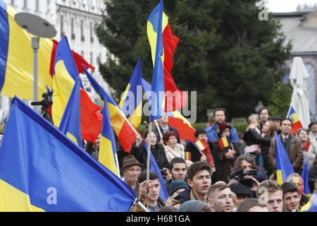 Bucarest, Roumanie - 19 octobre 2016 : des centaines de personnes affirment dans la 'lutte pour la Bessarabie mars', un projet national pr Banque D'Images