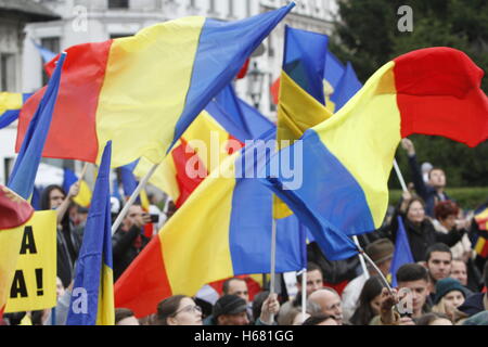 Bucarest, Roumanie - 19 octobre 2016 : Des centaines de personnes affirment dans la 'Lutte pour la Bessarabie mars', un projet national pr Banque D'Images