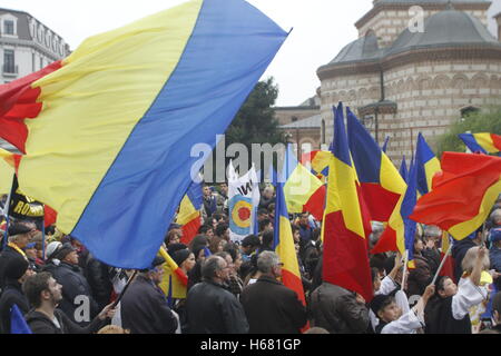 Bucarest, Roumanie - 19 octobre 2016 : Des centaines de personnes affirment dans la 'Lutte pour la Bessarabie mars', un projet national pr Banque D'Images