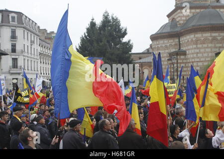 Bucarest, Roumanie - 19 octobre 2016 : Des centaines de personnes affirment dans la 'Lutte pour la Bessarabie mars', un projet national pr Banque D'Images