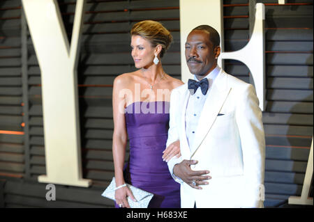 Acteur / comédien Eddie Murphy (r) assiste à la 2015 Vanity Fair Oscar Party hosted by Graydon Carter à Wallis Annenberg Center for the Performing Arts le 22 février 2015 à Beverly Hills, Californie. Banque D'Images