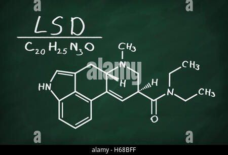 Modèle structural de LSD sur le tableau noir. Banque D'Images