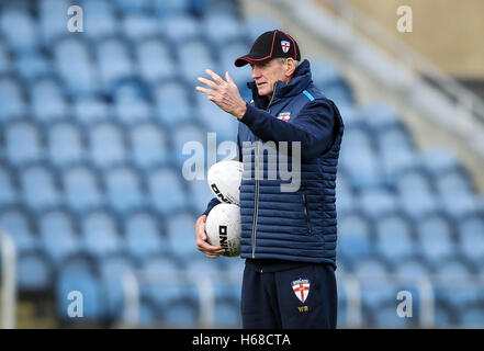 L'Angleterre l'entraîneur-chef Wayne Bennett lors d'une session de formation au stade de Leeds du Sud. Banque D'Images