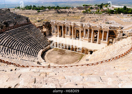À l'amphithéâtre romain, Pamakkule Hieropolis, Turquie Banque D'Images