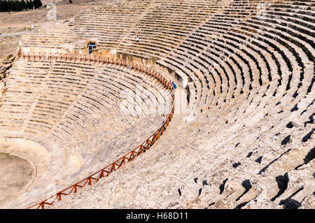 À l'amphithéâtre romain, Pamakkule Hieropolis, Turquie Banque D'Images