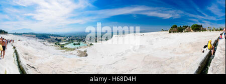 Les dépôts de calcium blanc à la sources thermales Pamakkule, Turquie Banque D'Images