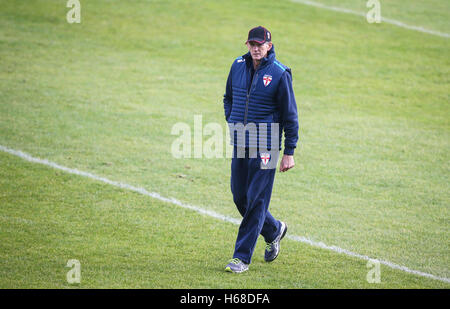 L'Angleterre l'entraîneur-chef Wayne Bennett lors d'une session de formation au stade de Leeds du Sud. Banque D'Images