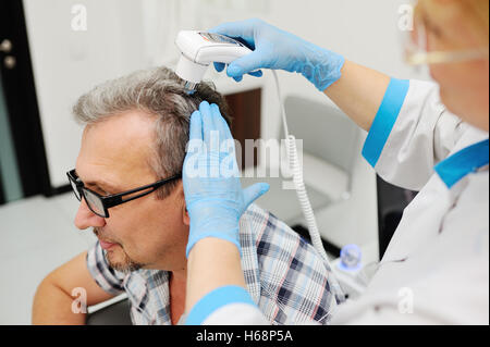 La calvitie de cheveux et de cuir chevelu de diagnostics. Banque D'Images