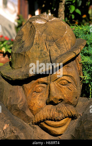 La sculpture sur bois à Forni di Sopra, Carnia, Frioul-Vénétie Julienne, Italie Banque D'Images