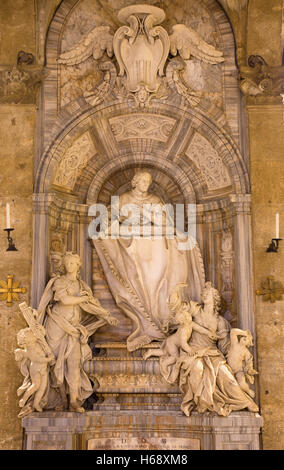 ROME, ITALIE - 10 mars 2016 : Le Mémorial de marbre au cardinal Pietro Basadonna en église Basilica di San Marco Banque D'Images