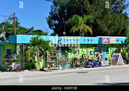 Ménagerie Matlacha, l'une des devantures d'un certain nombre de petites entreprises Galerie d'art traditionnel Américain en Floride, Matlacha Banque D'Images