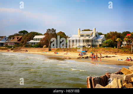 Maisons en bord de mer et de la plage connue sous le nom de grillage sur Sullivan's Island en SC Banque D'Images