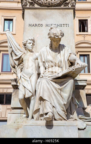 ROME, ITALIE - 12 mars 2016 : Le groupe de sculptures en marbre 'Politique' et les gens sur le sous-sol de mémorial de Marco Minghetti Banque D'Images