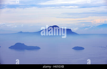 Belle Taal lac volcanique à Batangas, Philippines. Banque D'Images