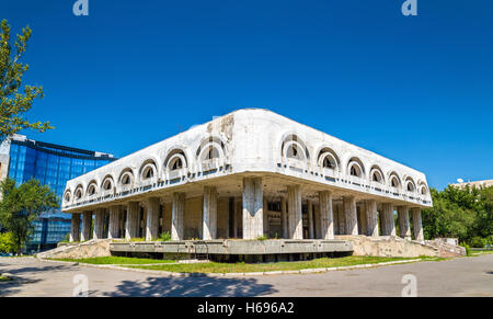 Bâtiment abandonné dans le centre de Bichkek - Kirghizistan Banque D'Images