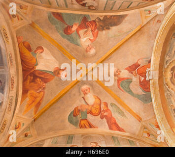 BRESCIA, ITALIE - 22 MAI 2016 : la fresque au plafond de quatre évangélistes à Chiesa di San Pietro in Olvieto (St. Barbara chapelle) Banque D'Images