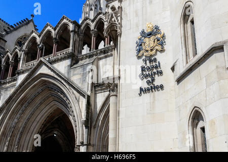 Extérieur de la Royal Courts of Justice à Londres, communément appelé le palais de justice Banque D'Images