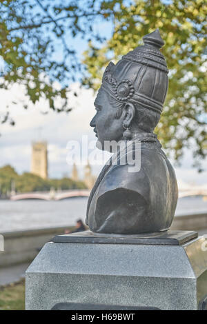 Statue d'apprendre 12e siècle philosophe indien Londres Banque D'Images