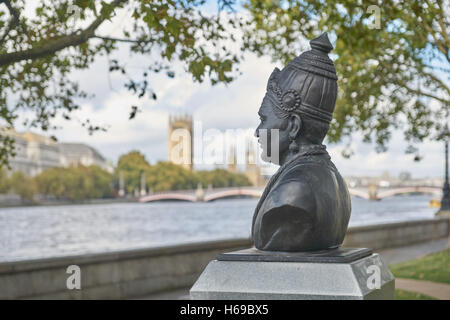 Statue d'apprendre 12e siècle philosophe indien Londres Banque D'Images