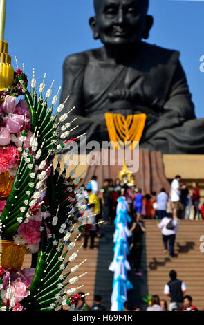 Wat Huay Mongkol avec statue de Luang Phor Thuad noir, Bouddha, Hua Hin, Thaïlande Banque D'Images