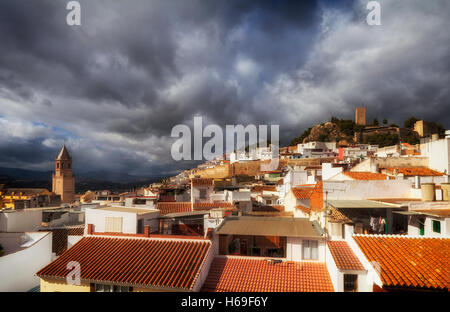 Citadelle Église Saint-Jean-Baptiste et tour mauresque du château d'Alcazaba au-dessus de Vélez-Málaga, province de Málaga, Costa del sol, Andalousie, Espagne Banque D'Images