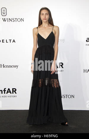 L'amfAR Milan 2016 à la Permanente - Avec des arrivées : Daria Plotnikova Où : Milan, Italie Quand : 24 Sep 2016 Credit : IPA/WENN.com **Uniquement disponible pour publication au Royaume-Uni, USA, Allemagne, Autriche, Suisse** Banque D'Images