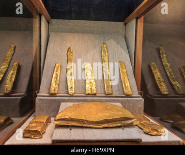 Barres d'or et les lingots de l'épave de l'Atocha sur l'affichage à Mel Fisher Maritime Museum de Key West, Floride. Banque D'Images