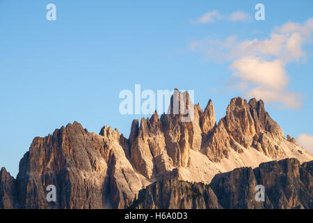 Rocky Mountain peaks de Croda da Lago dans les Dolomites, les Alpes italiennes Banque D'Images