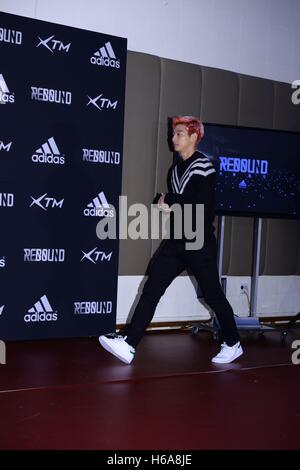 Séoul, Corée. 25 octobre, 2016. HaHa, Jung Jin Woon et San E etc. assister le basket-ball sont rebondir à Séoul, Corée, le 25 octobre, 2016.(La Chine et la Corée, de l'homme) © TopPhoto/Alamy Live News Banque D'Images