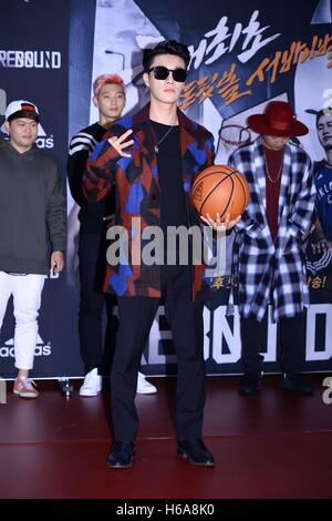 Séoul, Corée. 25 octobre, 2016. HaHa, Jung Jin Woon et San E etc. assister le basket-ball sont rebondir à Séoul, Corée, le 25 octobre, 2016.(La Chine et la Corée, de l'homme) © TopPhoto/Alamy Live News Banque D'Images