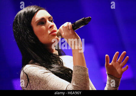 Philadelphia, PA, USA. 25 octobre, 2016. Rumer Willis effectuer sur elle au Love Tour au World Café vivre à Philadelphie, PA, le 25 octobre 2016 Credit : Star Shooter/media/Alamy Punch Live News Banque D'Images