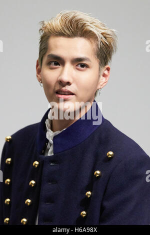 L'acteur et chanteur chinois Kris (Wu Yifan) participe à la Semaine du cinéma chinois 2016 à Tokyo, Japon, le 25 octobre 2016. © AFLO/Alamy Live News Banque D'Images