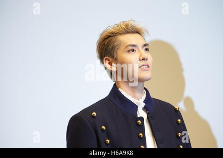 L'acteur et chanteur chinois Kris (Wu Yifan) participe à la Semaine du cinéma chinois 2016 à Tokyo, Japon, le 25 octobre 2016. © AFLO/Alamy Live News Banque D'Images