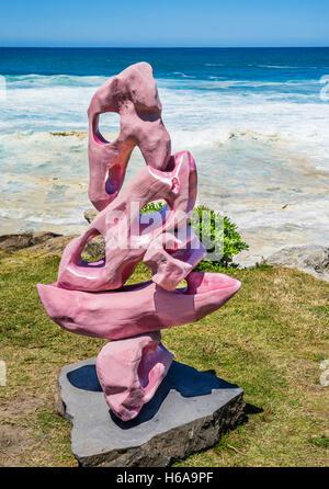 Bondi Beach, Sydney, Australie. 24 Oct, 2016. Sculpture par la mer, est la plus grande exposition annuelle de sculptures en plein air le long de la promenade côtière de la plage de Bondi à plage de Tamarama. Sculpture intitulée 'Osselets' par Sylvain Wigley Crédit : Manfred Gottschalk/Alamy Live News Banque D'Images