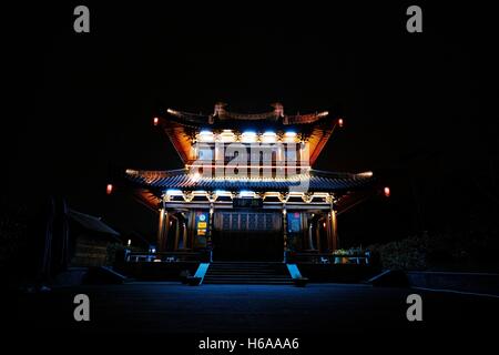 Hangzhou, Hangzhou, Chine. 24 Oct, 2016. Hangzhou, Chine - 24 octobre 2016 : (usage éditorial uniquement. Chine OUT) .vue de la nuit de l'histoire de la rue culturelle Qiaoxi près du pont Gongchen à Hangzhou, capitale de la Chine de l'est la province du Zhejiang, le 24 octobre 2016. Pont Gongchen, est l'emblème et le terminal de l'Hangzhou southmost de section Beijing-Hangzhou Grand Canal. © SIPA Asie/ZUMA/Alamy Fil Live News Banque D'Images