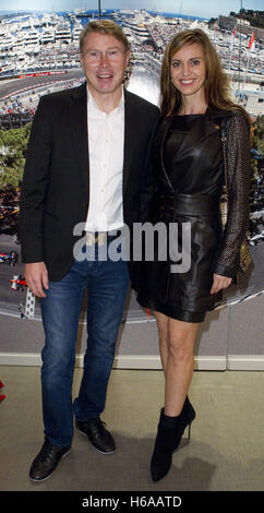 Monte Carlo, Monaco. 25 octobre, 2016. Monaco, 25 Octobre 2016 : Monaco World Sports Prix Légendes avec Champion de F1 Mika Hakkinen et petite amie Marketa Kromatova | Conditions de crédit dans le monde entier : dpa/Alamy Live News Banque D'Images