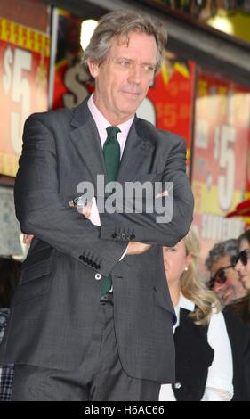 Hollywood, Californie, USA. 24 Oct, 2016. J15866CHW.Hugh Laurie honoré avec étoile sur le Hollywood Walk of Fame .6712 Hollywood Boulevard en face du cochon '' 'N Whistle British Pub, Hollywood, CA.10/25/2016.Hugh Laurie . © H.Clinton Wallace/Photomundo/ International Inc © Photos Clinton Wallace/Globe Photos/ZUMA/Alamy Fil Live News Banque D'Images