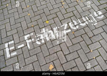 Osterode, Allemagne. 13 Oct, 2016. Station de charge électronique pour les voitures électriques, l'Allemagne, ville d'Osterode, 13. Octobre 2016. Photo : Frank May | utilisée dans le monde entier/dpa/Alamy Live News Banque D'Images