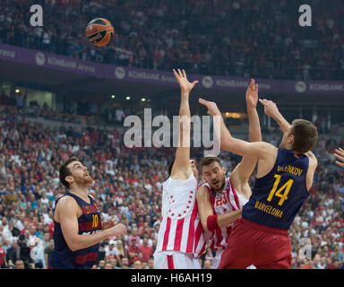 BELGRADE, SERBIE - 26 OCTOBRE : Branko Lazic (L) de stade Crvena Zvezda en action contre Tyrese Rice (R) de Barcelone Lassa. Banque D'Images