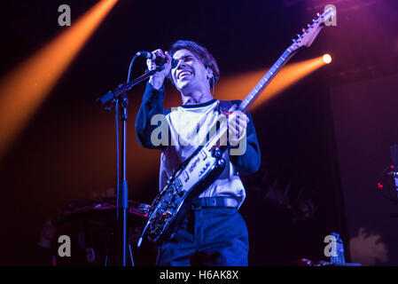 Londres, Royaume-Uni. 26Th Oct, 2016. Gabriel Winterfield de Jagwar Ma effectue sur scène à l'Electric Ballroom le 26 octobre 2016 à Londres, en Angleterre. Crédit : Michael Jamison/Alamy Live News Banque D'Images