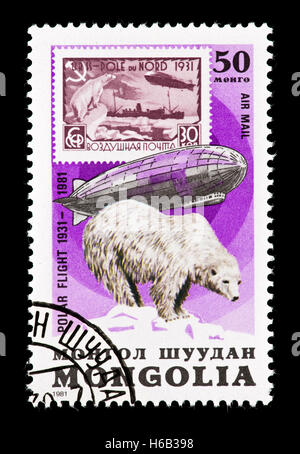 Timbre-poste de la Mongolie illustrant le Graf Zeppelin et l'ours polaire, 50-ième anniversaire de son vol polaire. Banque D'Images
