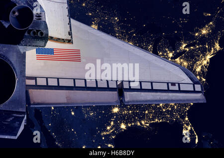 Navette spatiale et aérienne vue de la nuit de l'États-Unis d'éléments de cette image fournie par la NASA. Banque D'Images