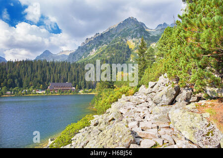 Hautes Tatras - Popradske Pleso lake avec le Chalet Banque D'Images